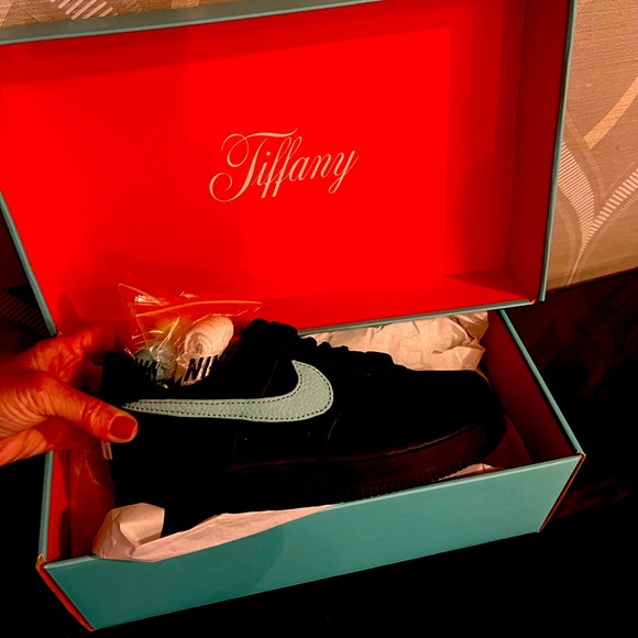 Tiffany &Co - Picture 1 of 4